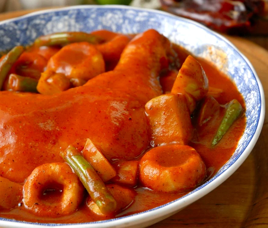 Mole amarillo con pollo  Oaxaca, México jpeg