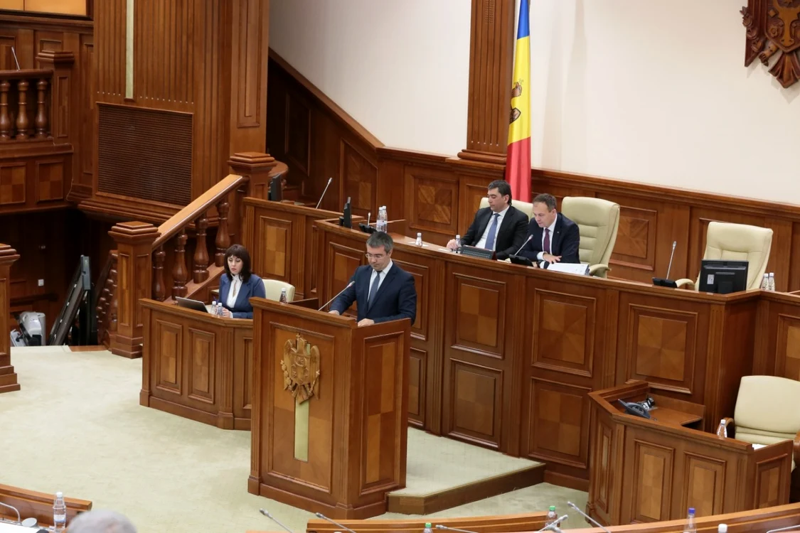 FOTO parlament.md