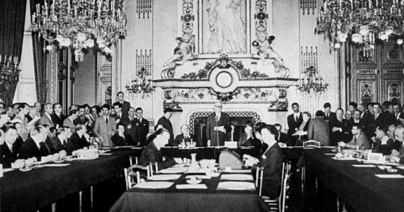 În două rânduri, în sintetica declaraţie prin care a configurat destinul
 Europei Unite, Robert Schuman a făcut referire la realizarea unei 
federaţii europene de state