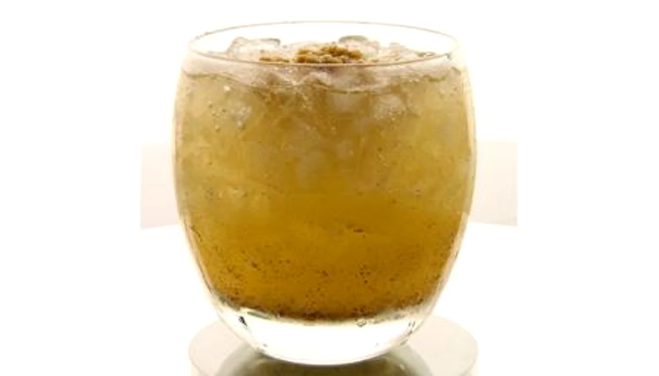 apple crumble cocktail 95570 16x9 jpeg