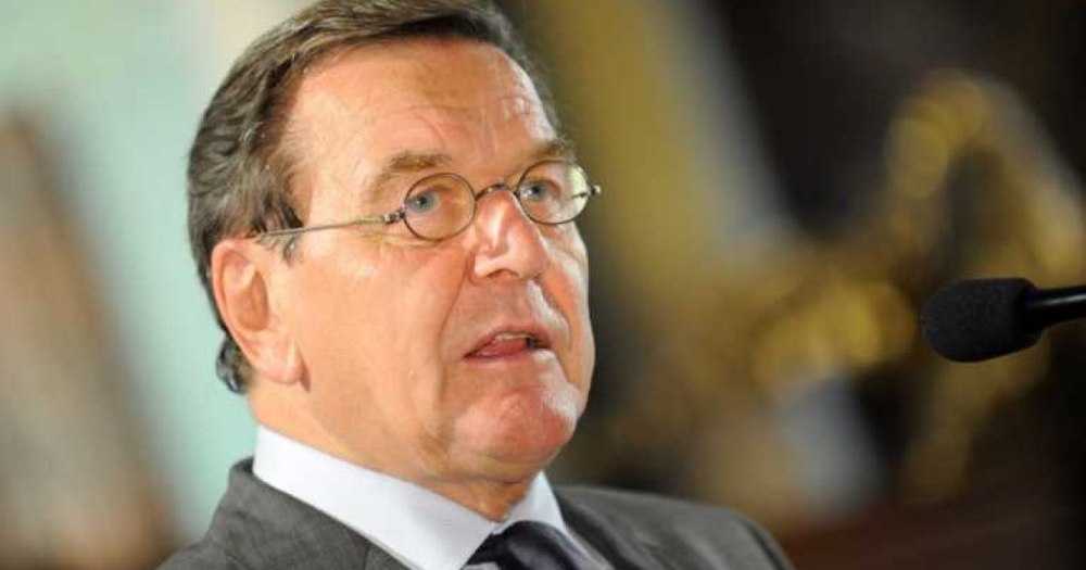 Gerhard Schroeder rămâne fără biroul de care fusese deposedat din cauza prieteniei cu Putin. Decizia intanței