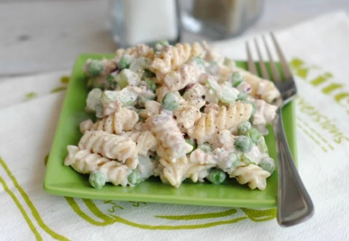 Prepară-ţi o salată de paste cu ton!clickpoftabuna.ro