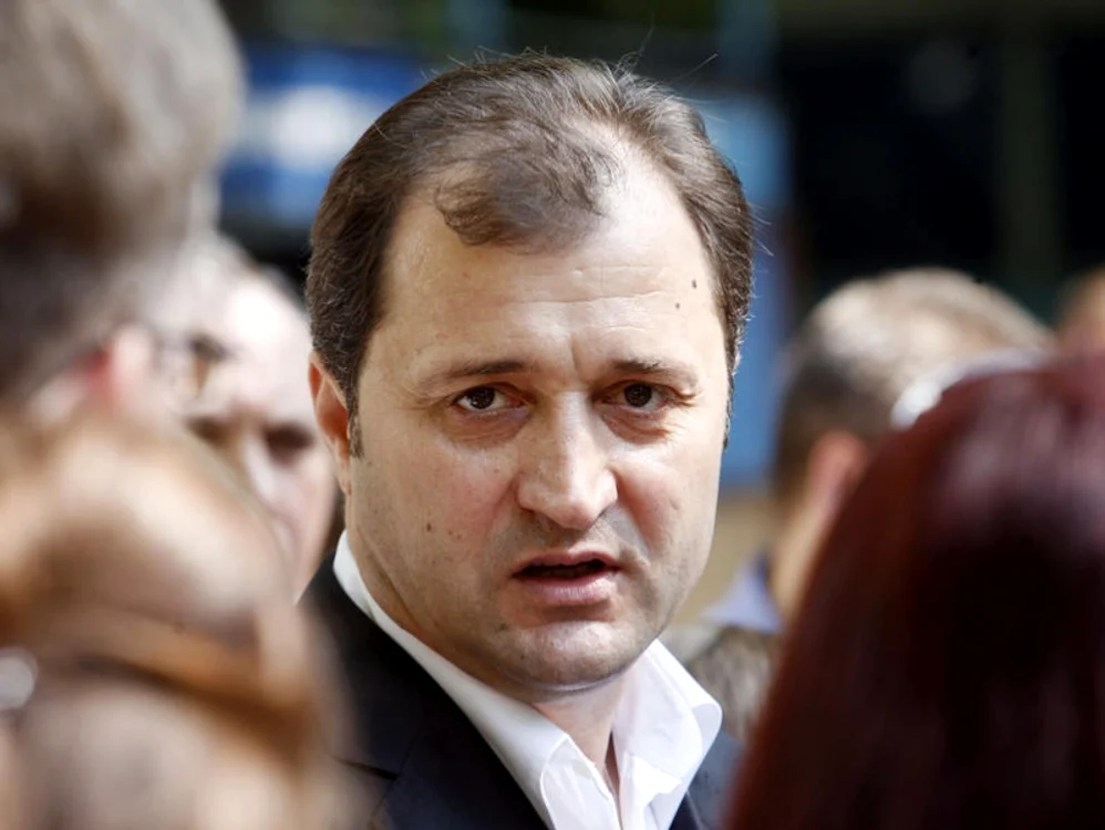 
    Parlamentul moldovean a votat joi pentru ridicarea imunităţii parlamentare a fostului premier Vlad Filat, acuzat de implicare în fraudele de la Banca de Economiifoto: moldova.org  