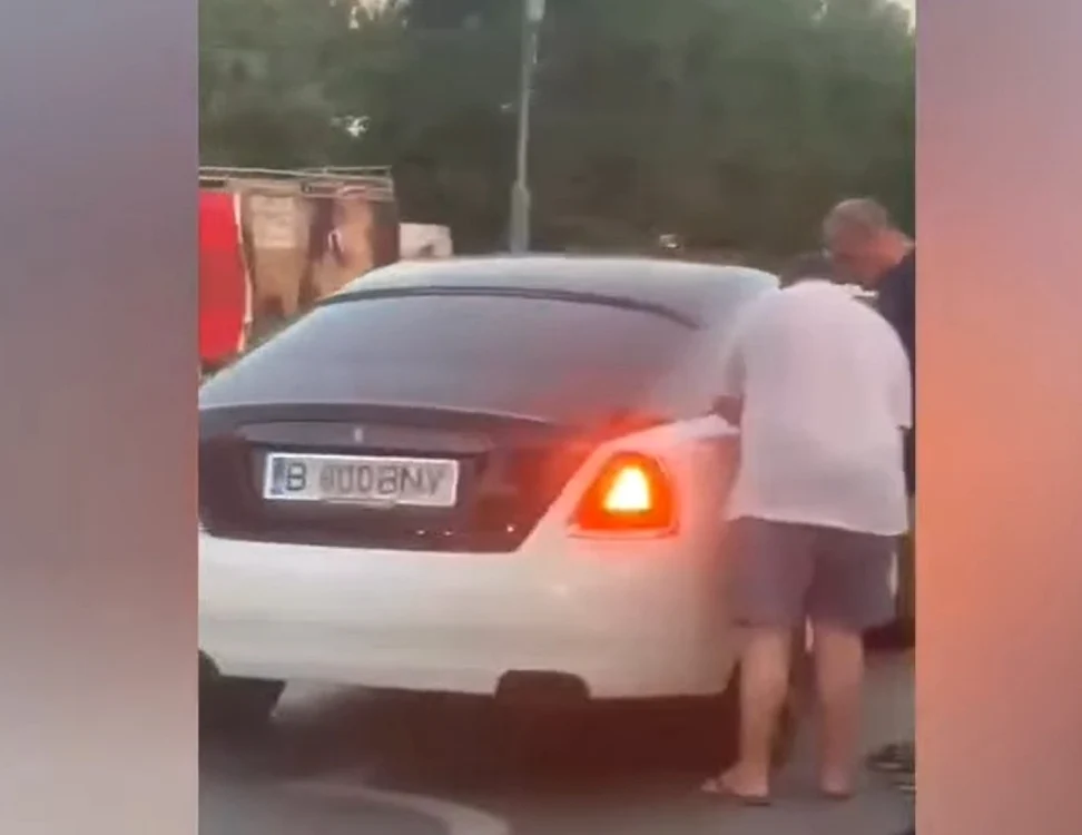 Rolls Royce in pană de benzină