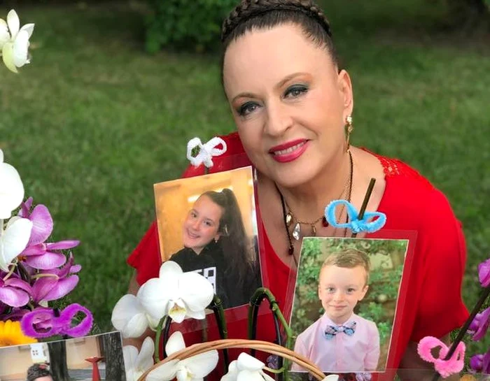 
    Maria Dragomiroiu și-a sărbătorit onomastica de Sfânta Mariafoto: arhiva personală  