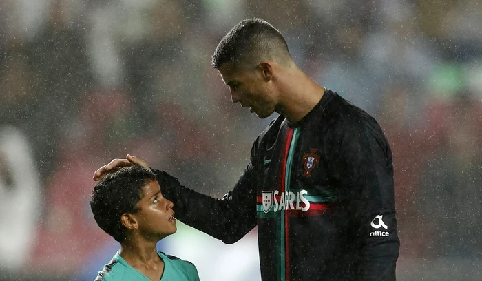 Cristiano Ronaldo si fiul sau, Cristianinho, în urmă cu șapte ani (FOTO: EPA)