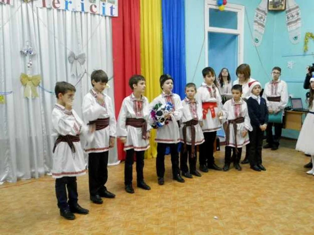 elevi romani transnistria