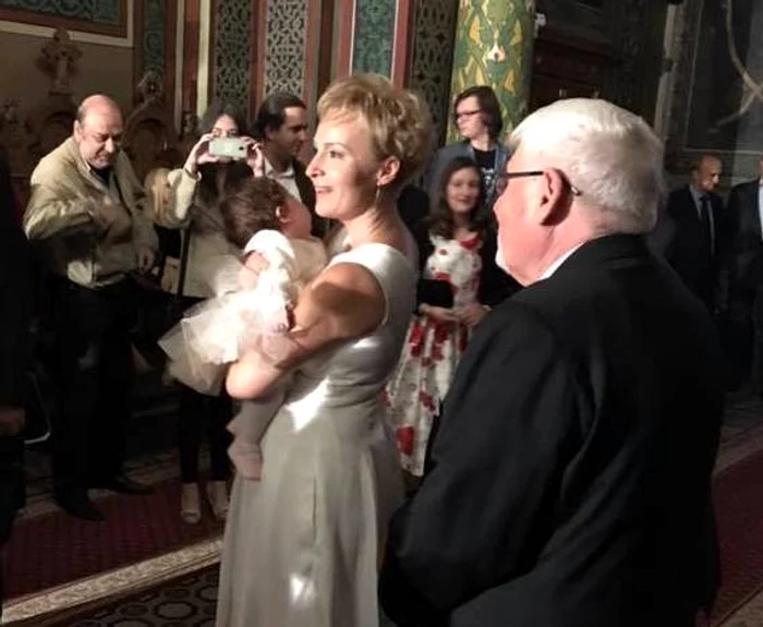 Dana Chera a purtat o rochie albă la botezul fetiței sale, AnaFoto: arhivă personală