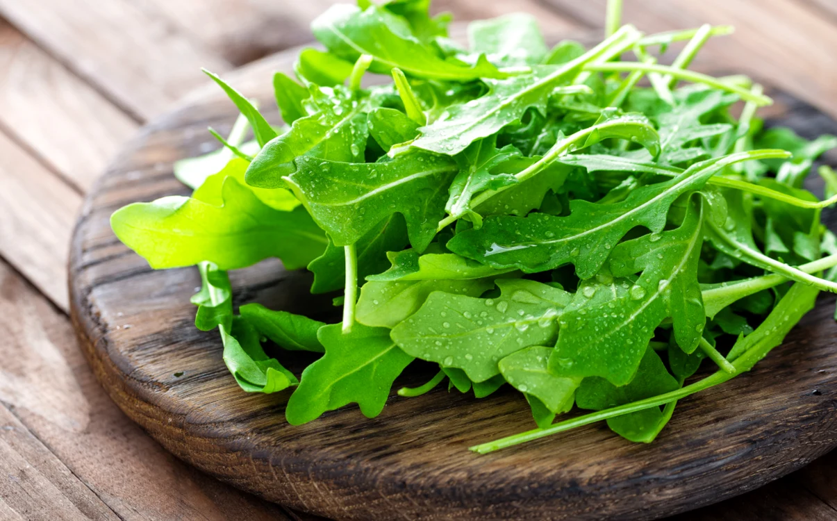 Rucola folosită în salate este bună și în tratarea a diverse afecțiuniFoto: Shutterstock