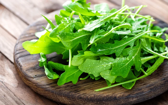 
    Rucola folosită în salate este bună și în tratarea a diverse afecțiuniFoto: Shutterstock  