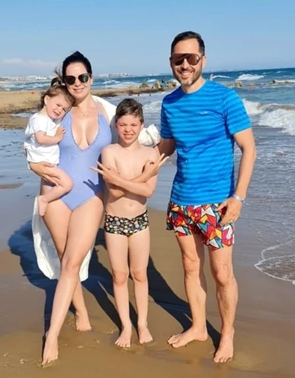 Deea și Dinu Maxer au plecat pentru prima oară în vacanță împreună cu ambii copiifoto: arhiva personală