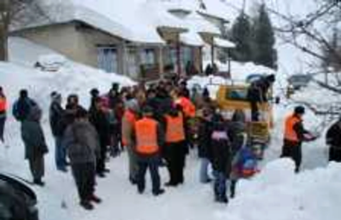 Ajutoarele din Neamţ au ajuns la sătenii din Vintileasca
