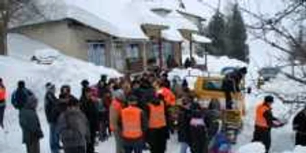 Ajutoarele din Neamţ au ajuns la sătenii din Vintileasca
