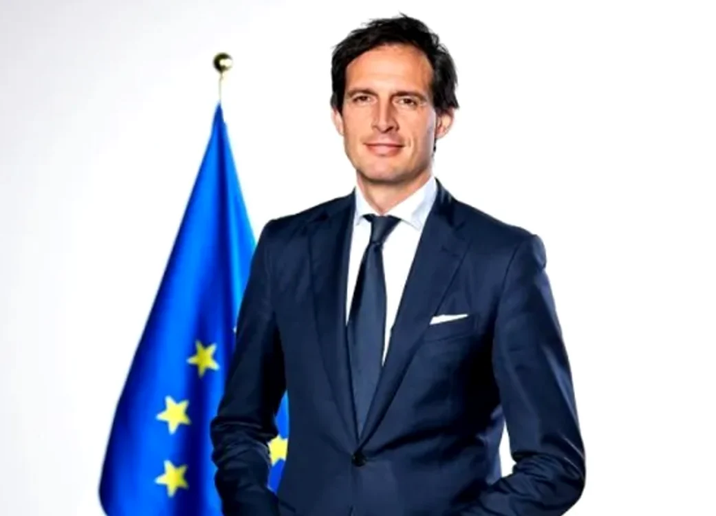 Comisarul Wopke Hoekstra susține că raportat la venituri România are energie electrică scumpă. 