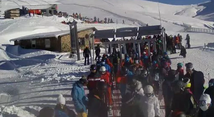 Astăzi a fost coadă mare la telescaunul din Valea Soarelui