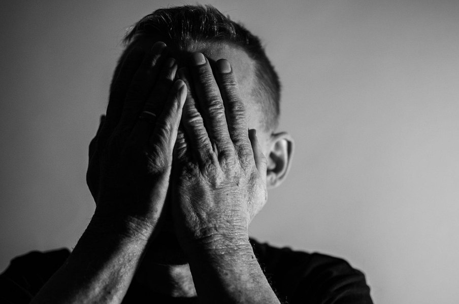 Cinci semne prin care poți identifica o persoană cu o boală mintală. Explicațiile psihologilor