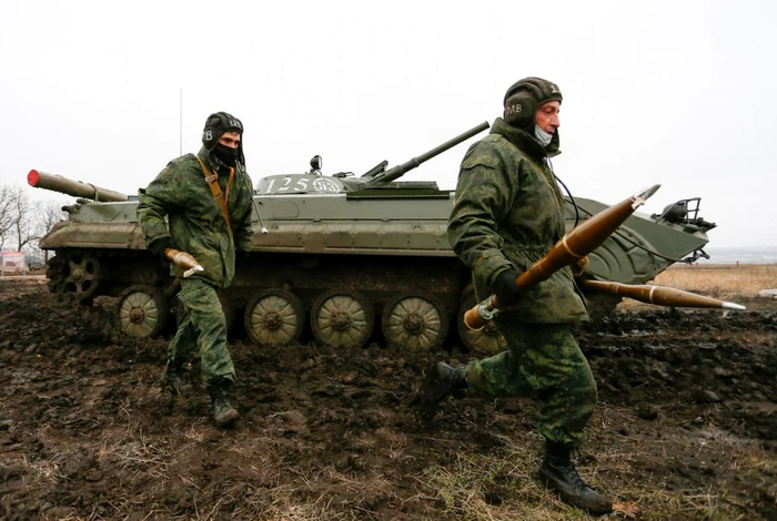 Separatişti prorusi din Donbas FOTO EPA-EFE