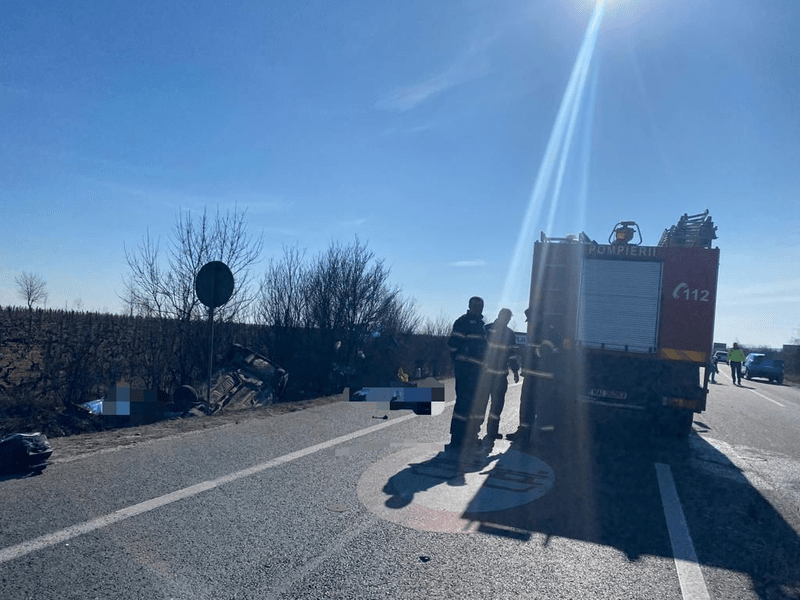 Doi bărbaţi din Bucureşti au murit în urma unui accident care s-a produs în Vrancea. Alte două victime au ajuns la spital VIDEO