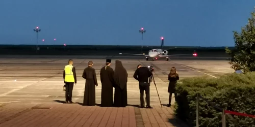 Lumina Sfântă de la Ierusalim a ajuns pe Aeroportul Timişoara FOTO Ş.Both