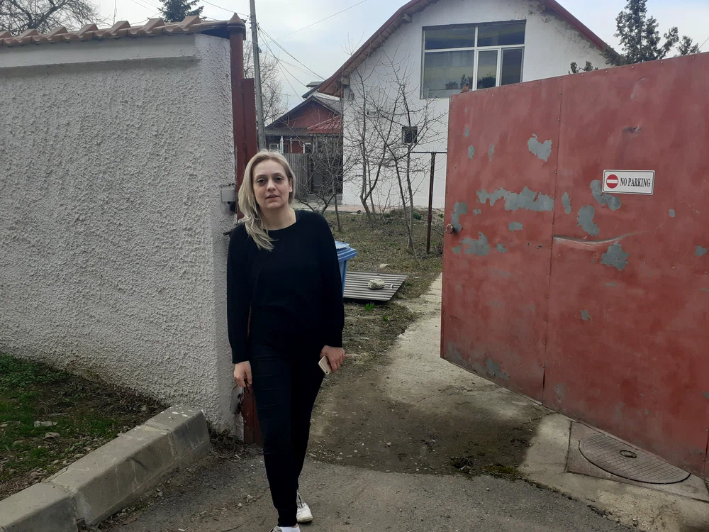
    Muncitorii lucrează din ambele capete, iar pe DN1 s-au înălţat piloniiFoto: Sever Gheorghe   