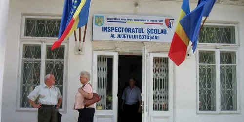 Au fost schibaţi din funcţie şi trei inspectori şcolari