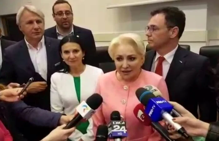 Viorica Dăncilă a discutat cu presa mai puţin de 10 minute