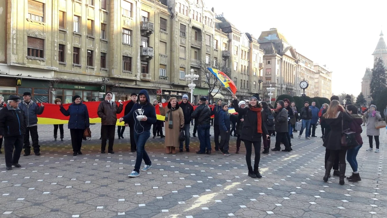 Tricolor de 100 de metri în centrul Timişoarei  			 		