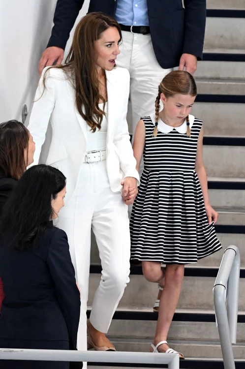 Prințesa Charlotte i a însoțit pe Kate și William (12) jpg