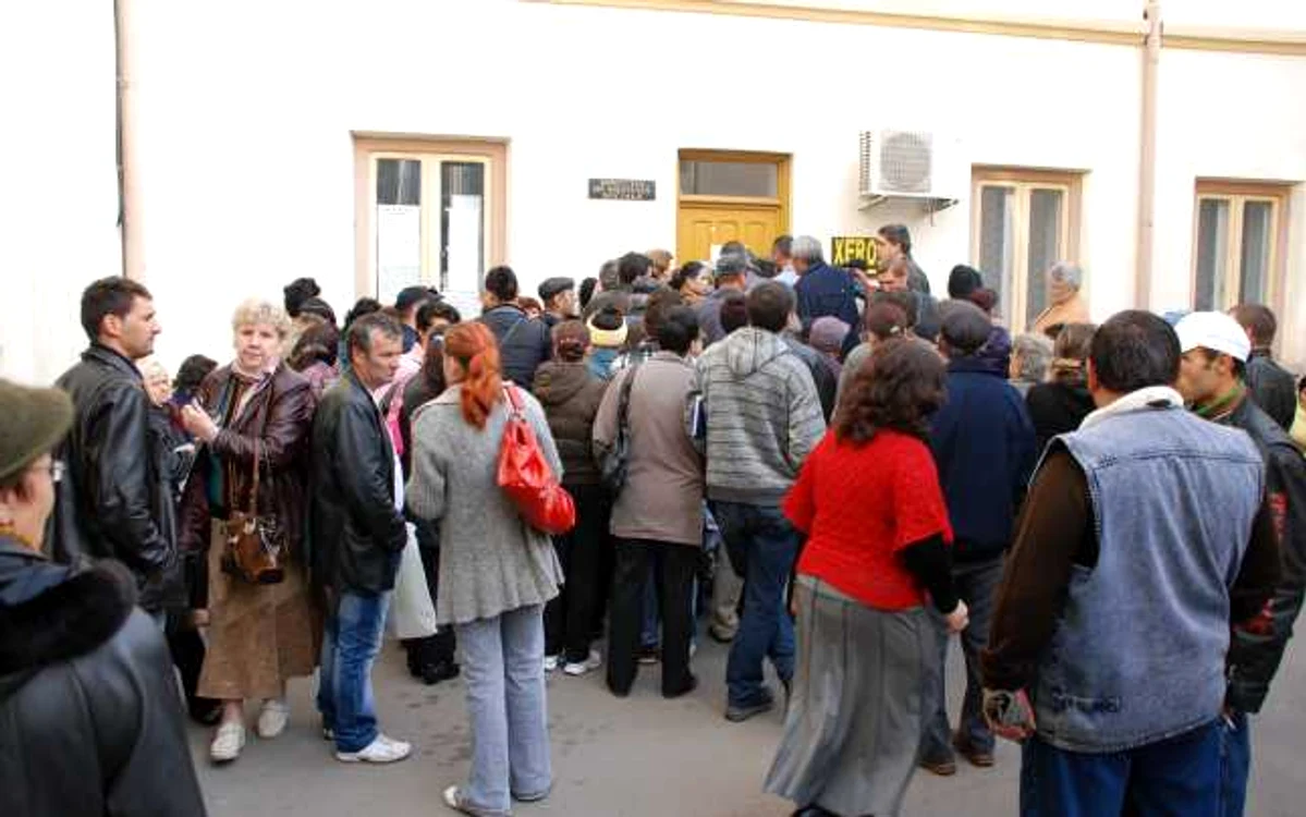 Cozi la Direcţia de Asistenţă Socială 