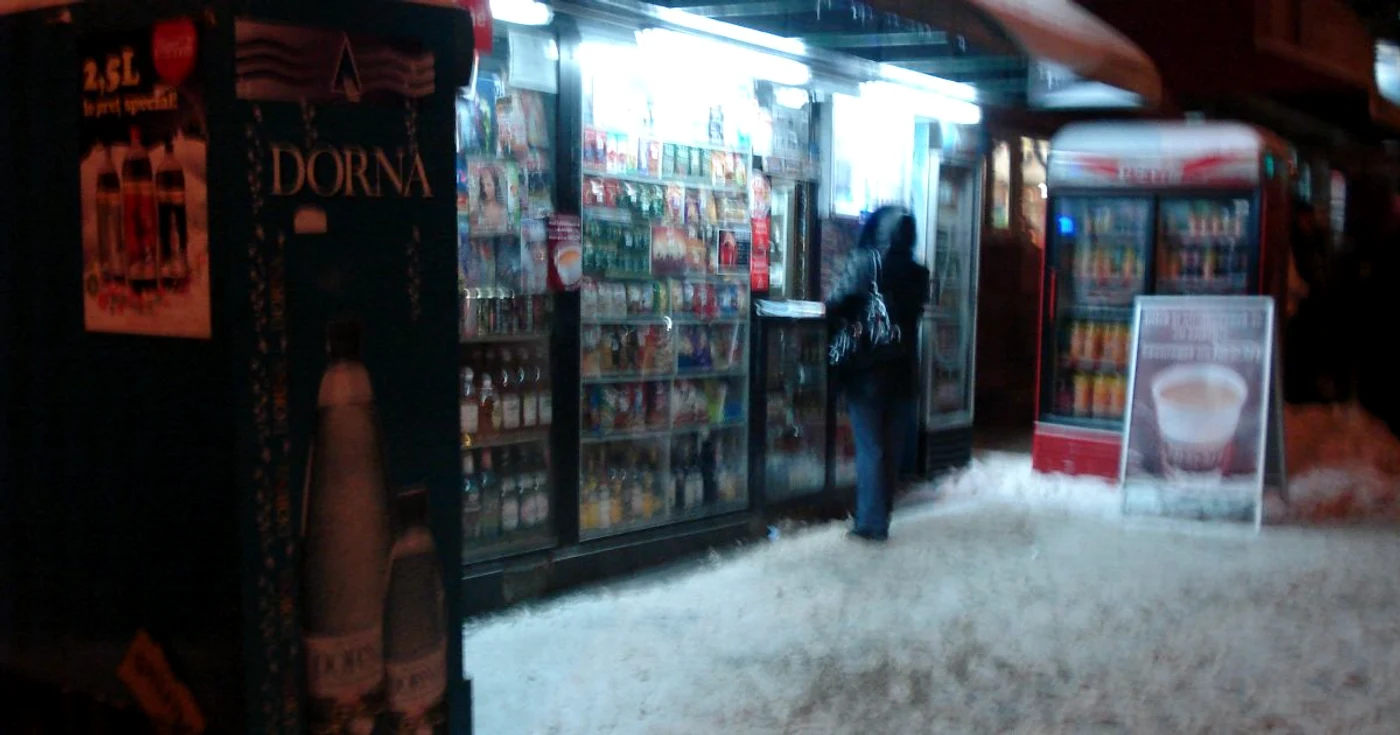 Unii ieşeni s-au trezit dis-de-dimineaţă pentru a-şi cumpăra cel de-al 58-lea volum