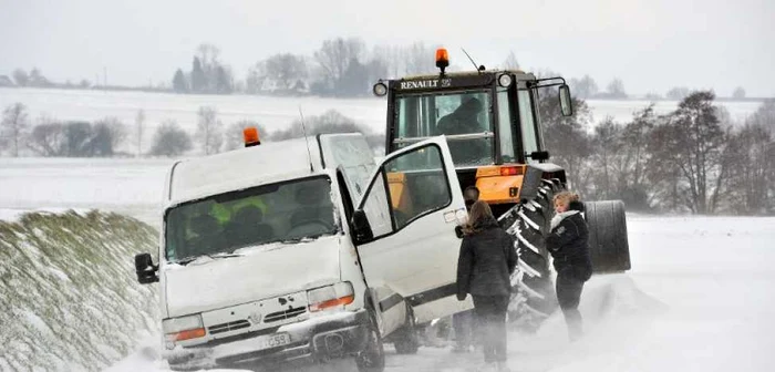 Zăpada a dat de furcă şoferiolor francezi FOTO AFP