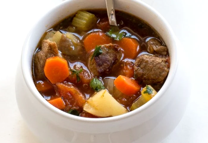 
    Cea mai bună ciorbă de vită poate fi preparată în maximum o oră.clickpoftabuna.ro  