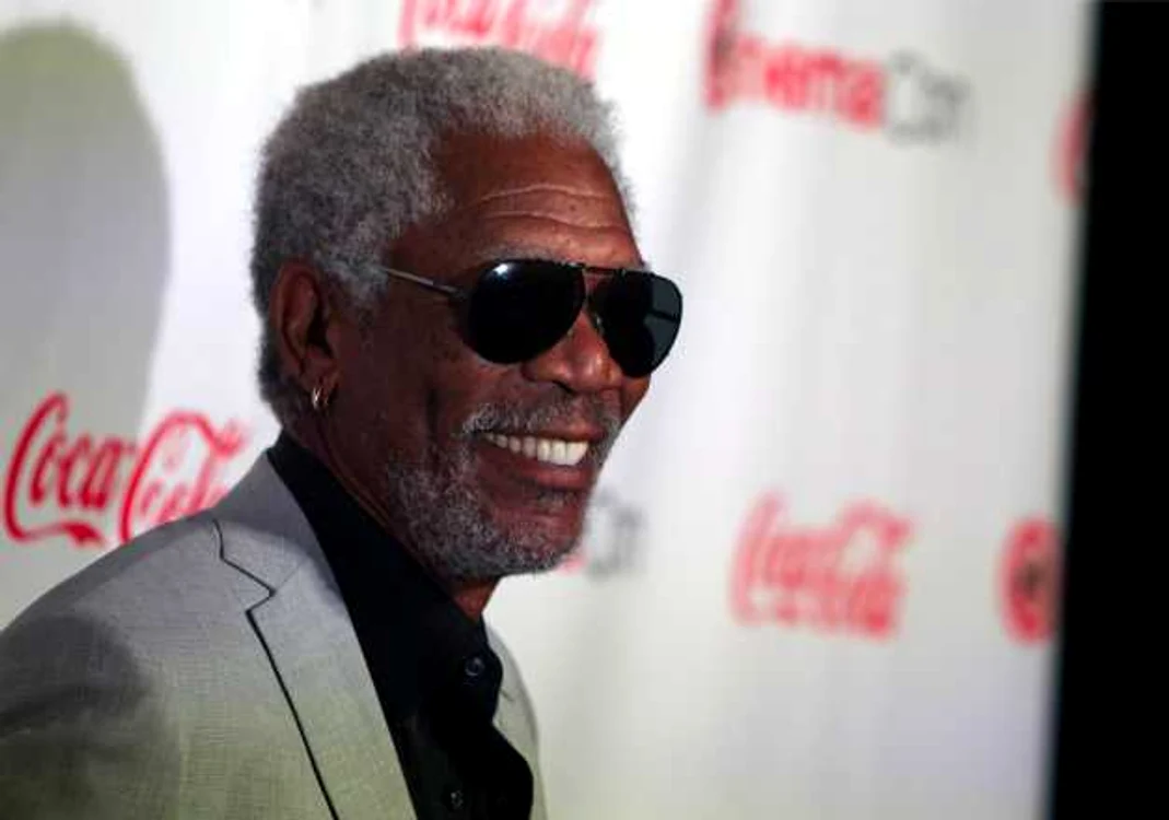 Morgan Freeman a primit premiul Oscar pentru interpretarea din „Million Dollar Baby“ FOTO AFP
