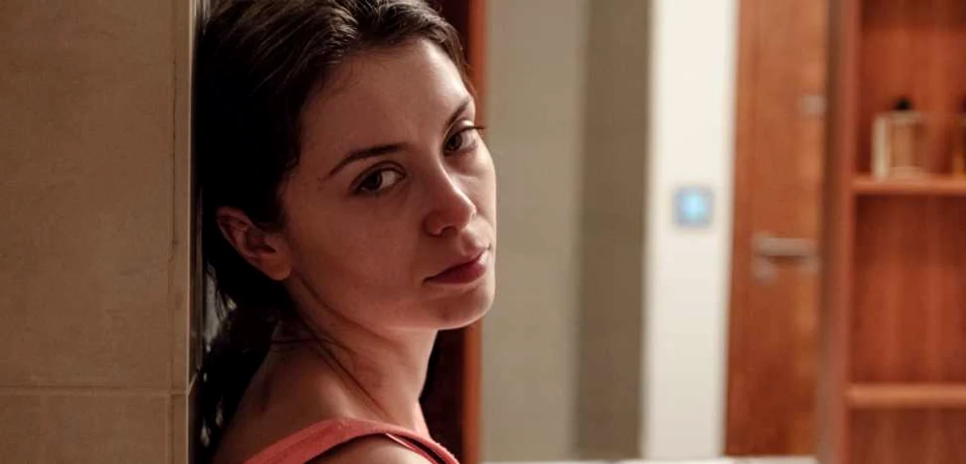 Anca Dumitru, în rolul Anei din drama „Doing Money“ FOTO BBC