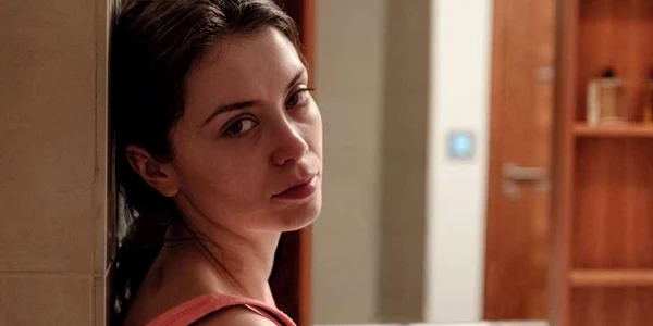anca dumitru in drama bbc doing money foto bbc