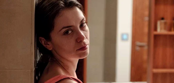 Anca Dumitru, în rolul Anei din drama „Doing Money“ FOTO BBC