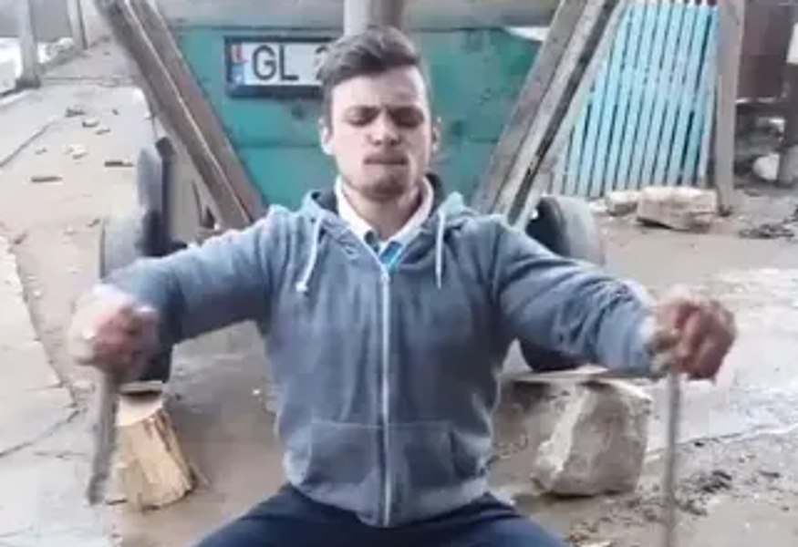 Românul care a devenit viral pe Tik Tok, cu milioane de vizualizări. „Nu ridică haltere, ci căruţe!” VIDEO