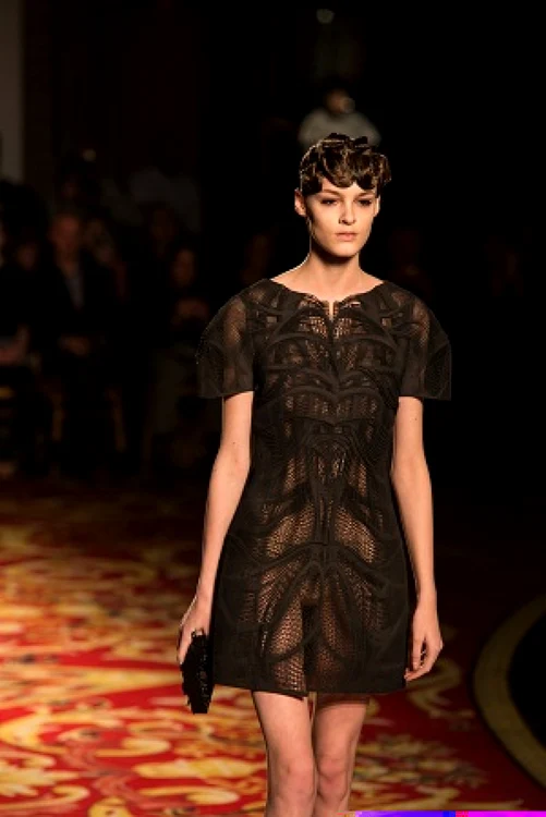iris rochie neagra