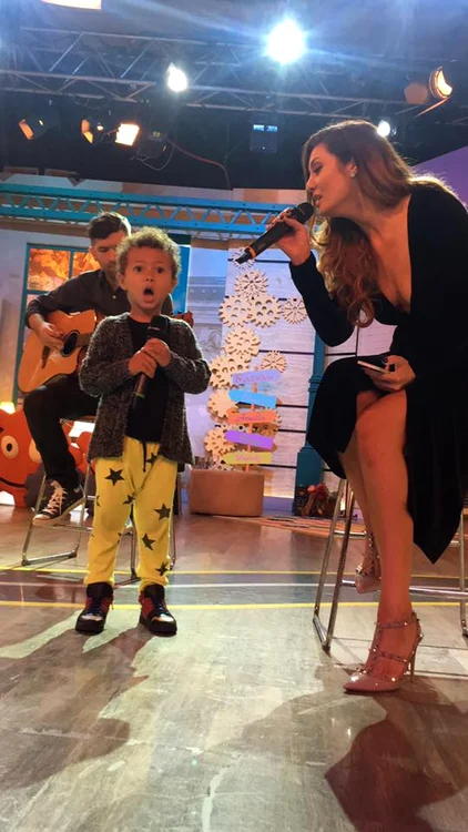 Claudia Pavel şi fiul ei, Noah, au cântat împreună la TV