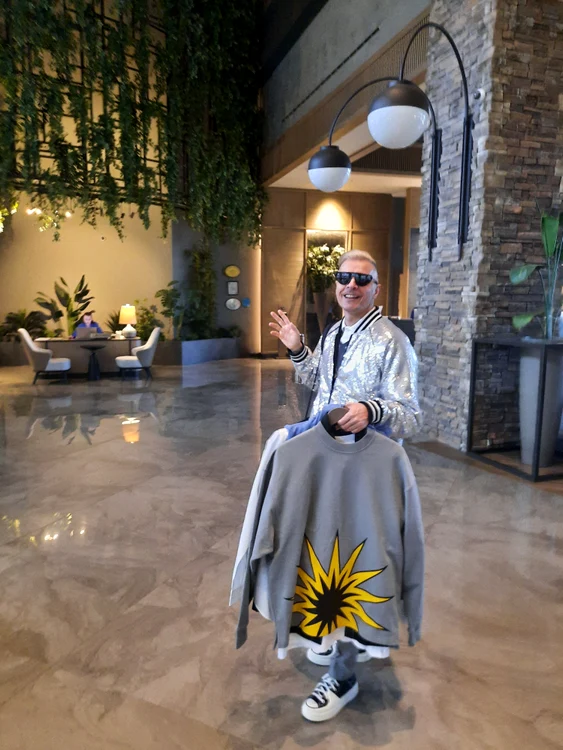 Ovidiu Muresanu a avut cu el mai multe tinute si outfituri/Foto Click!