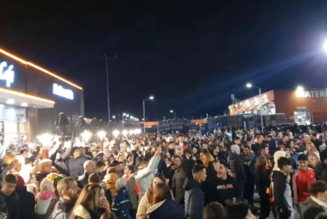 Imagine din fața restaurantului din Drobeta-Turnu Severin / foto: captura video