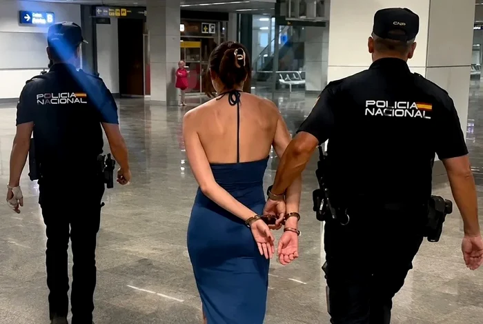 Femeia a fost arestată pe aeroport FOTO Poliția Națională a Spaniei