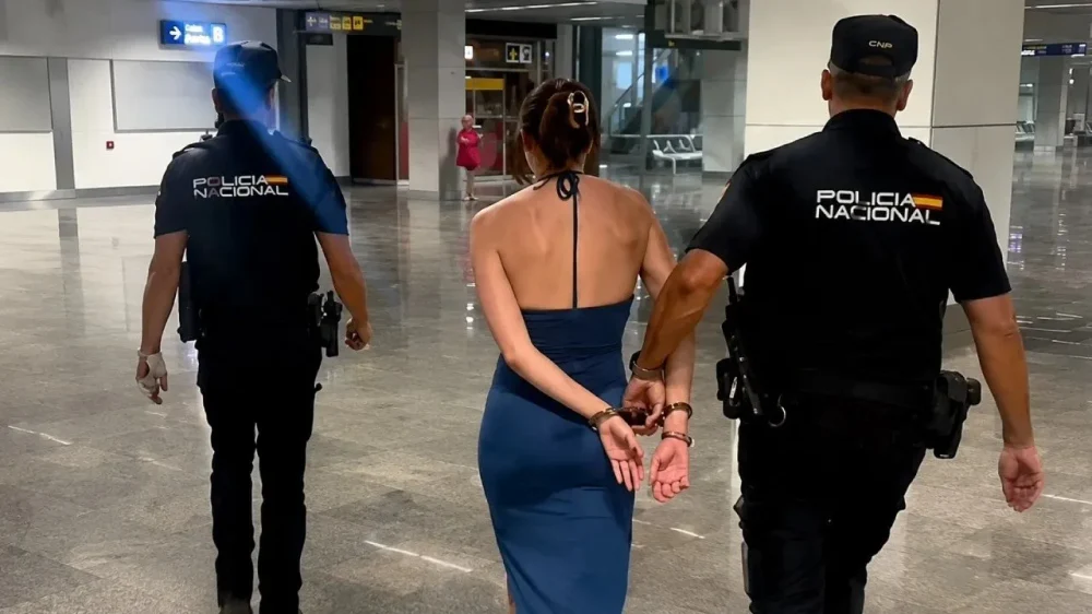 Vacanța de vis în Spania s-a terminat cu cătușe pentru o turistă. Femeia plecase fără să achite nota la hotel