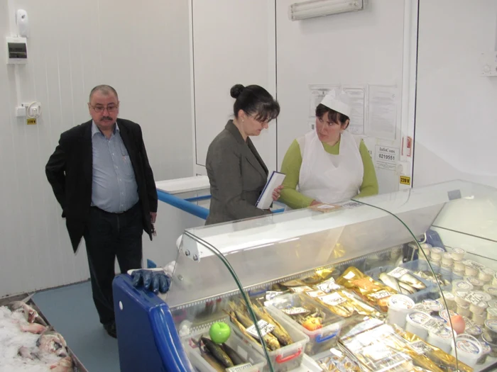 Inspectorii sanitar-veterinari au verificat fiecare sector din piaţă FOTO:adevarul
