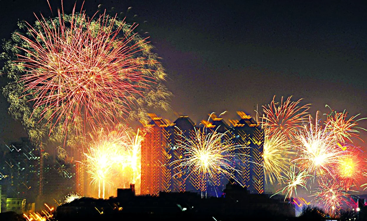 Tone de artificii  au oferit un  spectacol superb