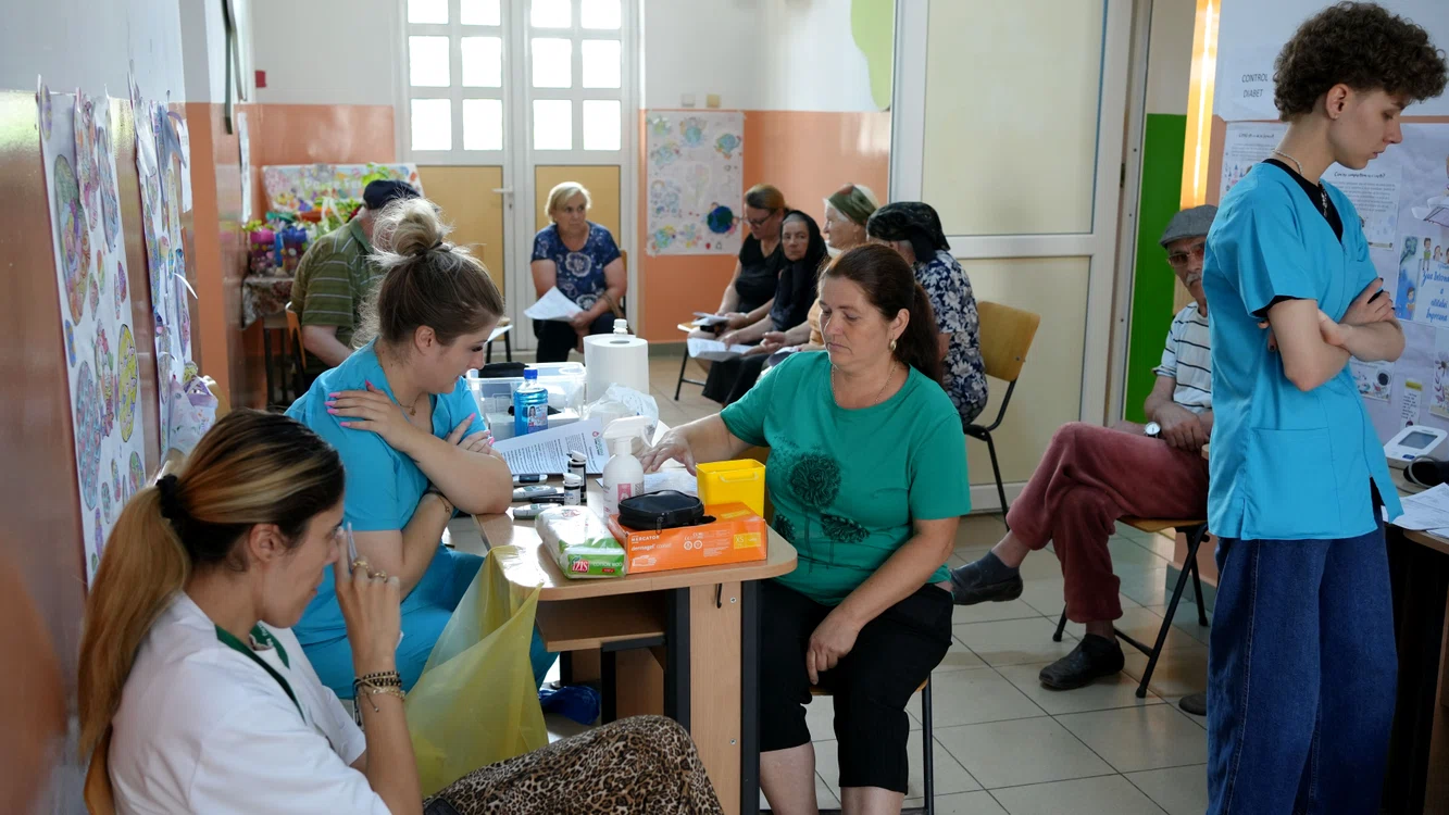 Caravana Asociației Pacienților Cronici din România a dus servicii medicale la sat FOTO: APCR