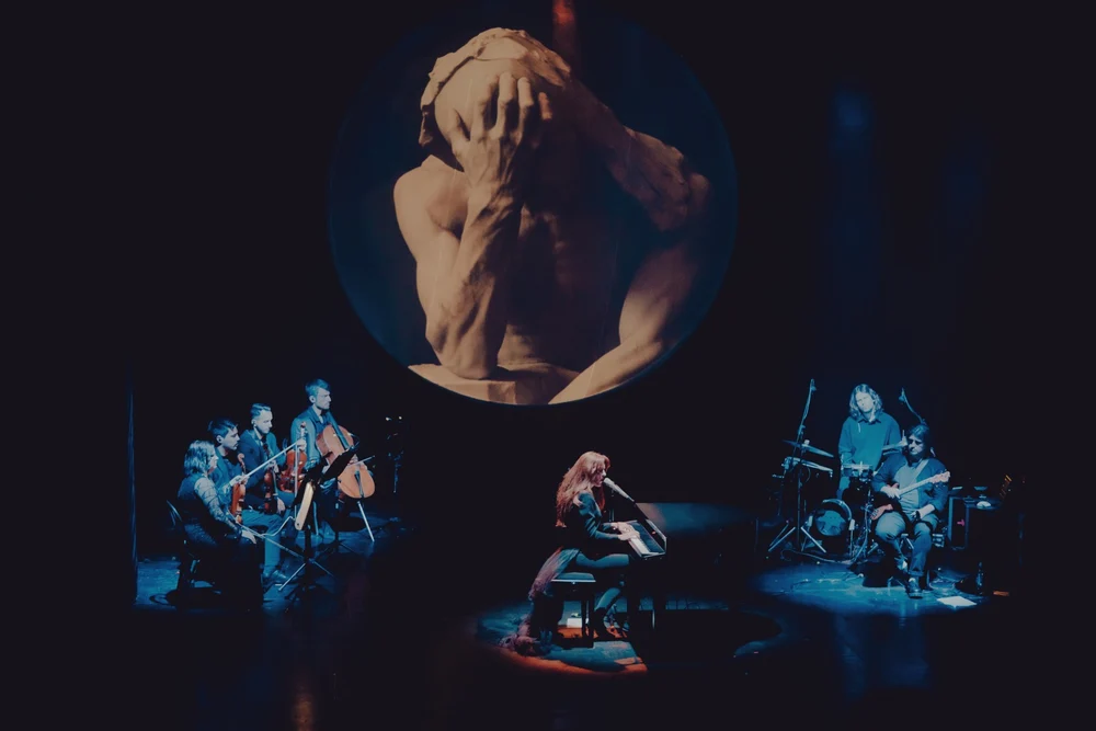 UNPLUGGED STORIES cu Leyah: experiența concert-talk, unde muzica se trăiește, nu doar se ascultă!