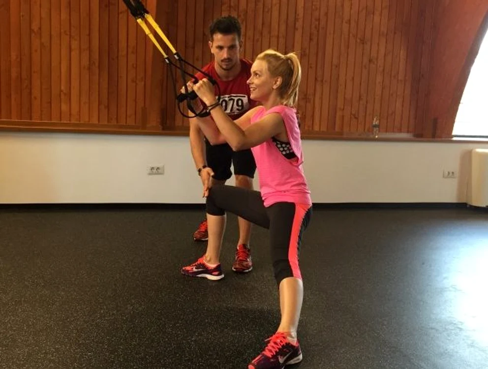 
    Simona Gherghe se antrenează cu un instructor personalfoto: arhiva personală  