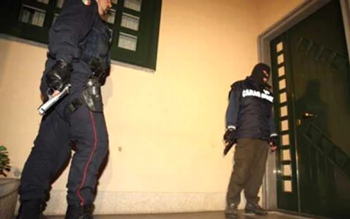 40 de presupuşi mafioţi din Sicilia şi Napoli arestaţi