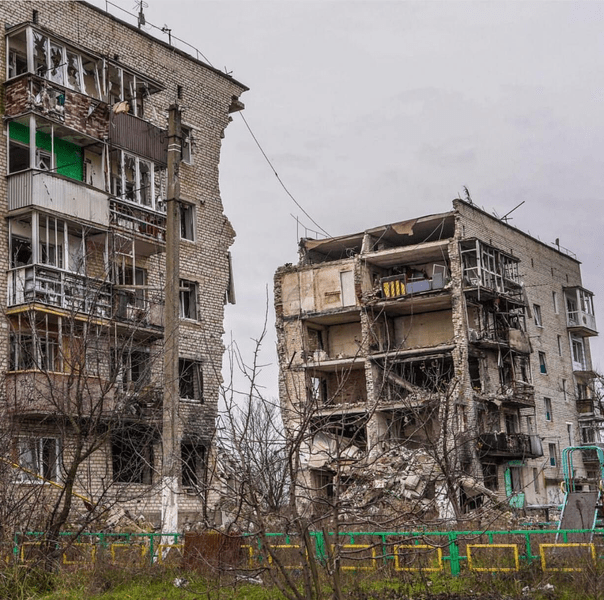 Ucrainenii revin în orașul Lîman, unde circa 90%” din clădiri au fost deteriorate sau distruse | Reportaj BBC